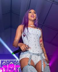 TEAM PERVERSA💜 | 📸| “Imágenes de @laperversa en su presentación en Curazao, llevando dos look. 🤩 Otra noche donde dejó claro por qué es una de las más... | Instagram