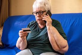 800 zł za wyższą emeryturę? ZUS bije na alarm: „To pułapka”