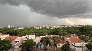Paraná tem alertas de tempestades com ventos de até 100 km/h em 210 cidades; veja quais e a previsão do tempo
