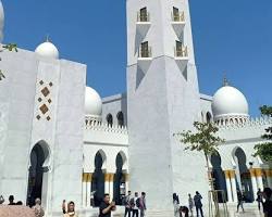 Gambar Masjid Sheikh Zayed Solo Courtyard with Minarets