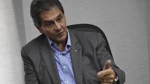 Moraes reduz pena e mantém prisão domiciliar de Roberto Jefferson