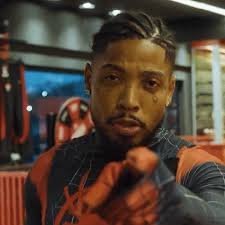 Vestido de Homem-Aranha, Marinho é anunciado pelo Vitória; assista