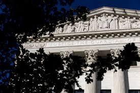 Supreme Court Allows Trump to Revoke Protected Immigration Status for Venezuelans