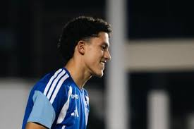 Cortado na ida, joia do Cruzeiro é relacionada por Artur para decisão contra Atlético