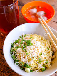 Hasil gambar untuk mie yamin