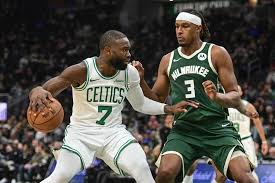 Celtics encerram sequência de jogos em casa contra Bucks em má fase.