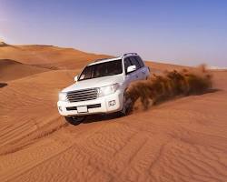 Dune bashing in Dubai
