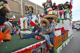 A year after Operation Midway Blitz, Chicago celebrates 'strength' at the Mexican Independence Day Parade