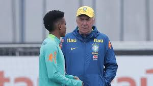Ancelotti revive pesadelo que o tirou de Copa em 1982 e aconselha trio