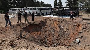 Jejak Serangan Rudal Iran di Herzliya Israel Tengah