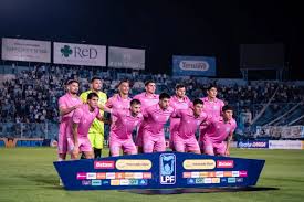 Estudiantes de Río Cuarto recibe a Huracán buscando su primer triunfo: hora, TV y formaciones