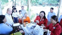 CRC President helps soldier’s children with food supplies and cash