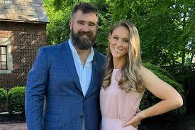 Travis Kelce's coach defends 'dad body' claims after wedding to Taylor Swift - Yahoo Lifestyle Canada