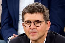 Thomas Sotto écarté de RTL : le journaliste n’est pas le bienvenu à LCI, "des tensions passées" — Télé Star