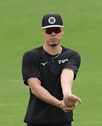 糸井嘉男SA、佐藤輝明の40号祝福！約束の達成に「エグい！」 - Imagen principal del artículo