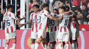 ¡Error Fatal! Defensor de Estudiantes Regala Gol y Desata la Derrota - Imagen ilustrativa del artículo