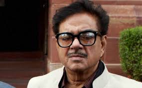 New Delhi, 2 Aug (PTI): BJP on Friday refused to confront its MP Shatrughan Sinha and even requested the media to “ignore” him in the wake of a series of ... - Shatrughan_Yashwant_PTI