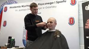 Włosy studentów lecą z głów. Ostatnie godziny zbiórki