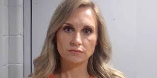 Roberts trial: Prosecutor shows jury what he says is “lewd” photo of sex acts between former mayor and minor