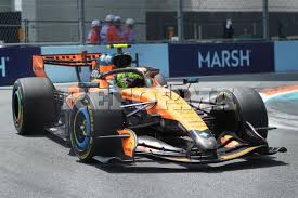 Logra Norris triunfo en Sprint de Miami; Checo termina 17