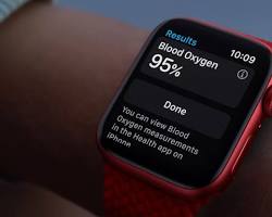 Image of Apple Watch Series 9 taking blood oxygen measurement
