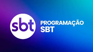 Logo do SBT com o texto Programação SBT em fundo degradê azul e roxo.