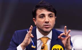 Renan Santos é o único presidenciável com mais elogios que críticas após debate na Band