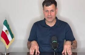 پاسخ کاربران به دوقطبی‌سازی کارشناس منفور اینترنشنال+ عکس
