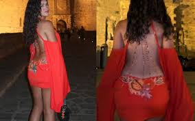 Maisa aposta em look sexy para aproveitar a noite em Ibiza