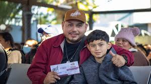 Cerca de 111 mil familias de BC recibirán tarjeta de 2 mil 500 pesos para uniformes y útiles escolares a partir del 25 de mayo