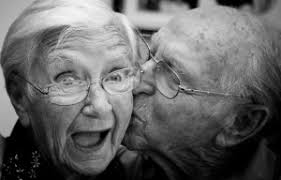 Resultado de imagen para anciano feliz