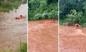 ¡Héroe en Capiatá! Bombero rescata a mujer de arroyo crecido