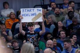 Mavericks regain home-court advantage, but suffer yet another loss to Phoenix Suns