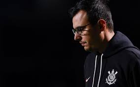 Fim de ciclo! Corinthians demite treinador Lucas Piccinato