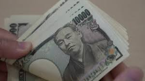 الين يخترق مستوى 160 مقابل الدولار ويعيد مخاوف التدخل الياباني