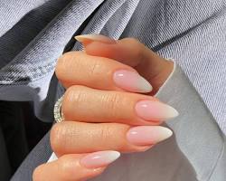 Image de Pink Ombre Almond Nails