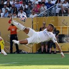 Mbappé estará de baja al menos tres semanas por esguince