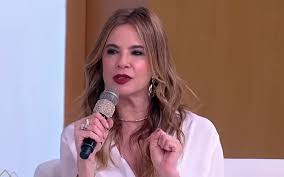Luciana Gimenez fala sobre Cariúcha e desafios da transição para o SBT: 'Fiquei chateada'