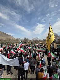 اجتماع دانشجویان دانشگاه صنعتی اصفهان در پاسداشت پرچم جمهوری اسلامی + فیلم