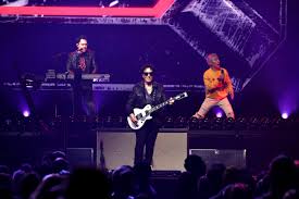 Classic rock singer plans ‘new chapter’ amid band’s farewell tour