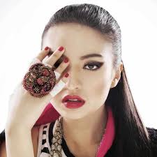 Hasil gambar untuk bugil telanjang NAJWA SHIHAB indonesia presenter tv