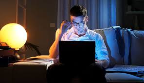 Résultat de recherche d'images pour "girl watching gay porn on computer"