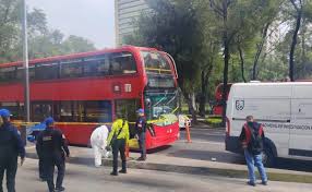 Fallece usuario de Metrobús dentro de unidad en Campo Marte; autoridades determinarán la causa de muerte