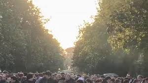 Tifosi dello Stoccarda a Villa Borghese in attesa delle navette per l’Olimpico