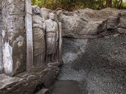 Pompei, scoperto un rilievo di una coppia a grandezza naturale