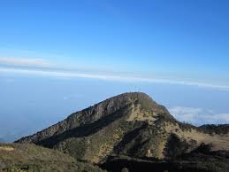 kisah misteri gunung lawu