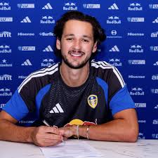 Leeds paga alto por goleiro da Inglaterra na Copa, que será concorrente de Lucas Perri