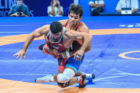 Valencia sails past Ghasempour into men’s freestyle finals at 2025 World Championships