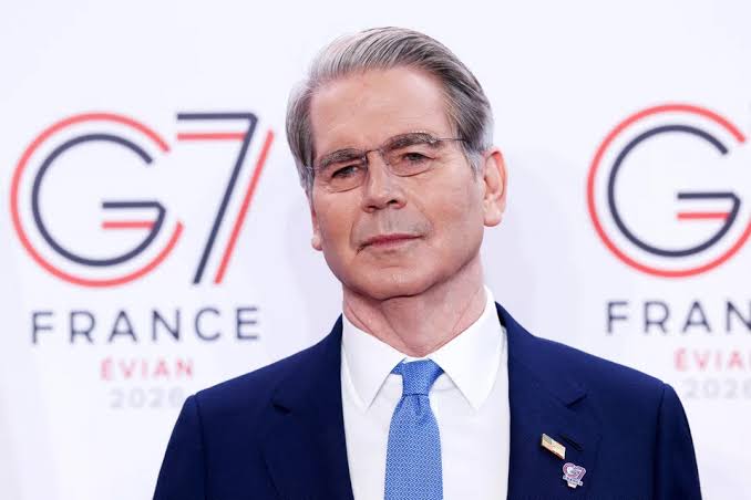 Bessent's bond maneuvers give global debasement trade new life; Treasury doubles some buybacks as Dalio urges gold and Bitcoin