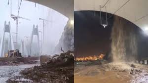 Mumbai Under Water: Red Alerts and Rail Chaos Bring the City to a Standstill
